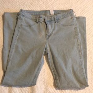 H&M light wash skinny jeans